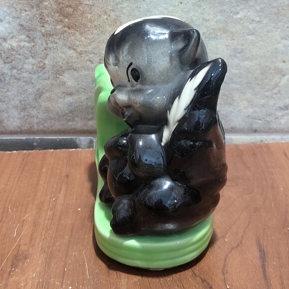 Vintage Shawnee USA Stinker Little Skunk Planter Vase 512 - Picture 6 of 11